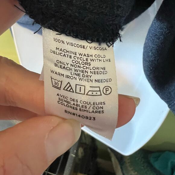 Ann Taylor LOFT Med Flannel, Long Sleeve Navy Blue V Neck Fall Top with pockets - Picture 2 of 5